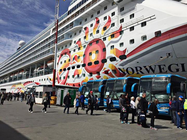 Crucero en el Puerto de Ushuaia Tolkeyen Patagonia Turismo