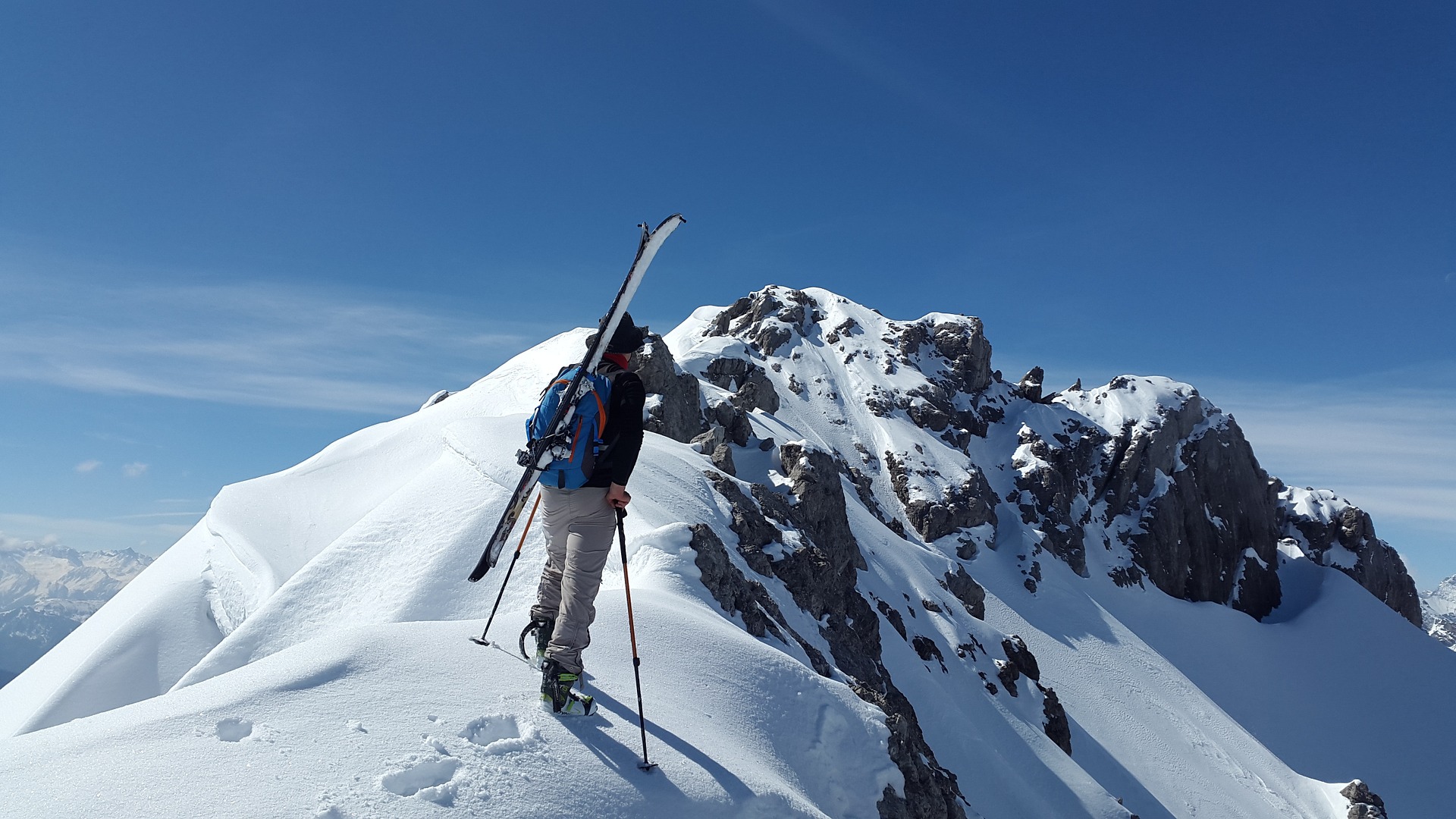 backcountry-skiiing-1363754_1920